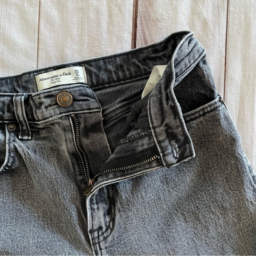 Abercrombie & Fitch The Mom High Rise Jeans Women’s 25 Vintage Black Trendy EUC - Picture 8 of 12
